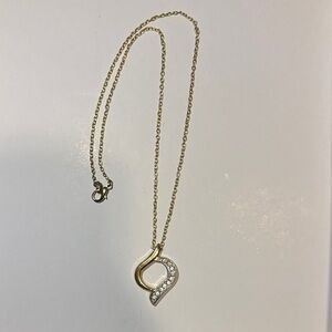 Elegant Gold Pendant Necklace